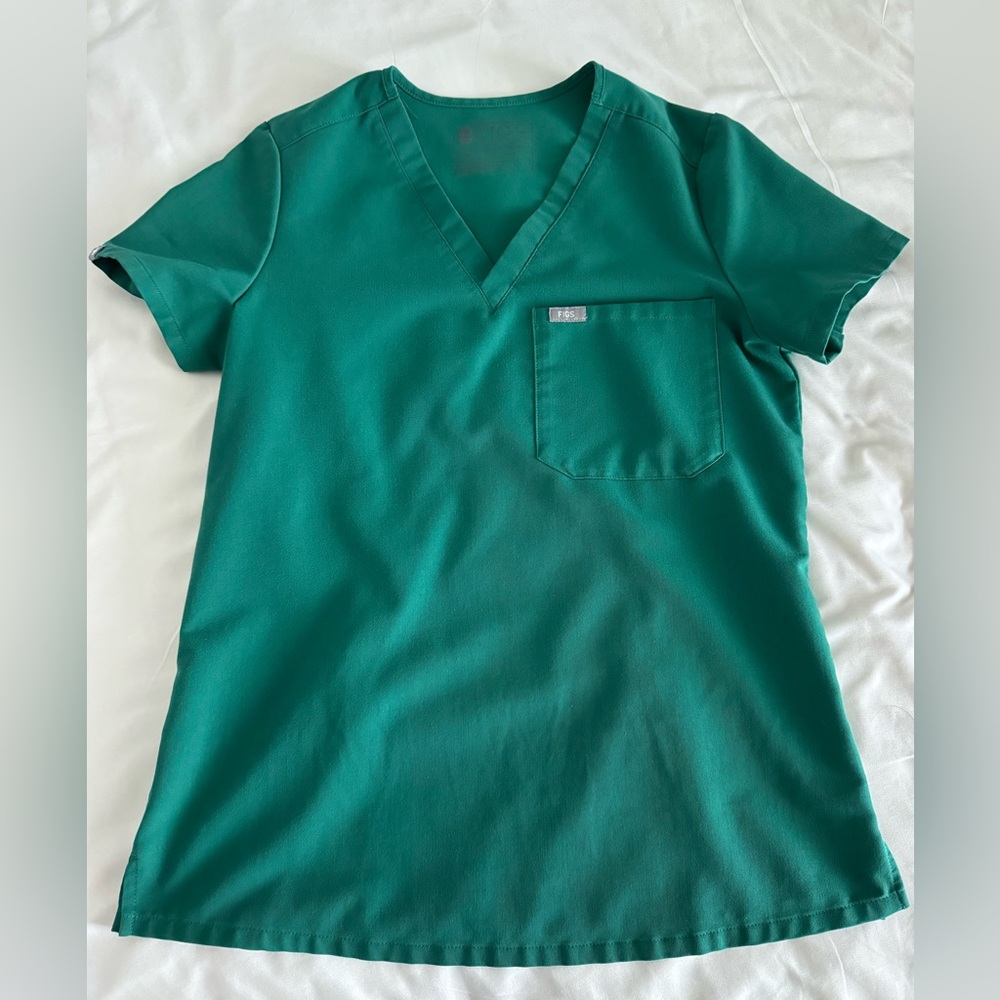 Figs Catarina XS Scrub top in Hunter Green